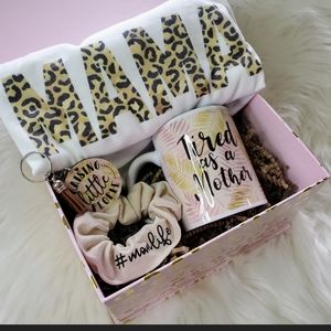 Mom Gift Box Personalized Custom Set Mama Shirt Keychain Mug Glass Mother's Day